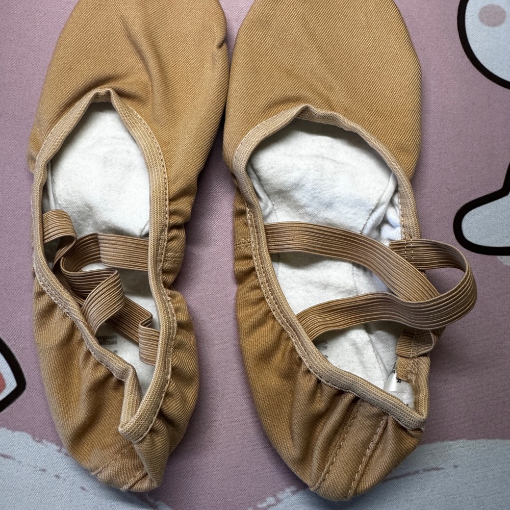 Bloch women’s performance dance shoe. Color: Sand